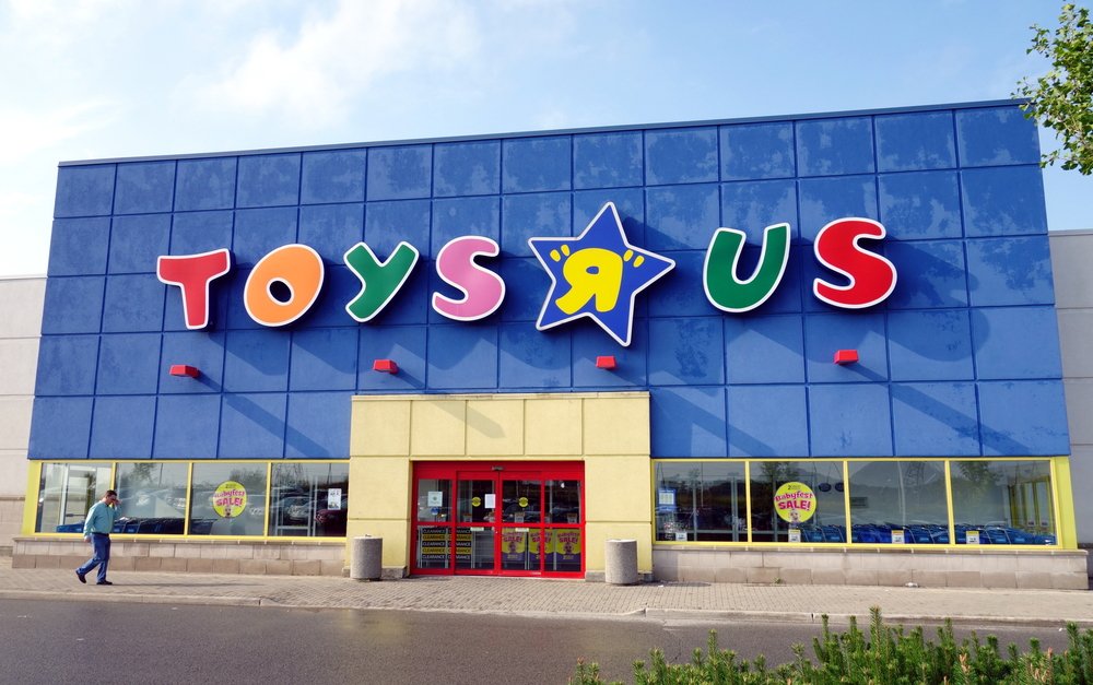 ForedgeAi's tweet photo. Reuters:  Toys R Us Inc, the largest US. toy store chain, filed for bankruptcy protection late Monday
#ToysRUsKid
#ToysRUs
#toysrusbankrupcy https://t.co/FbqrM7tads
