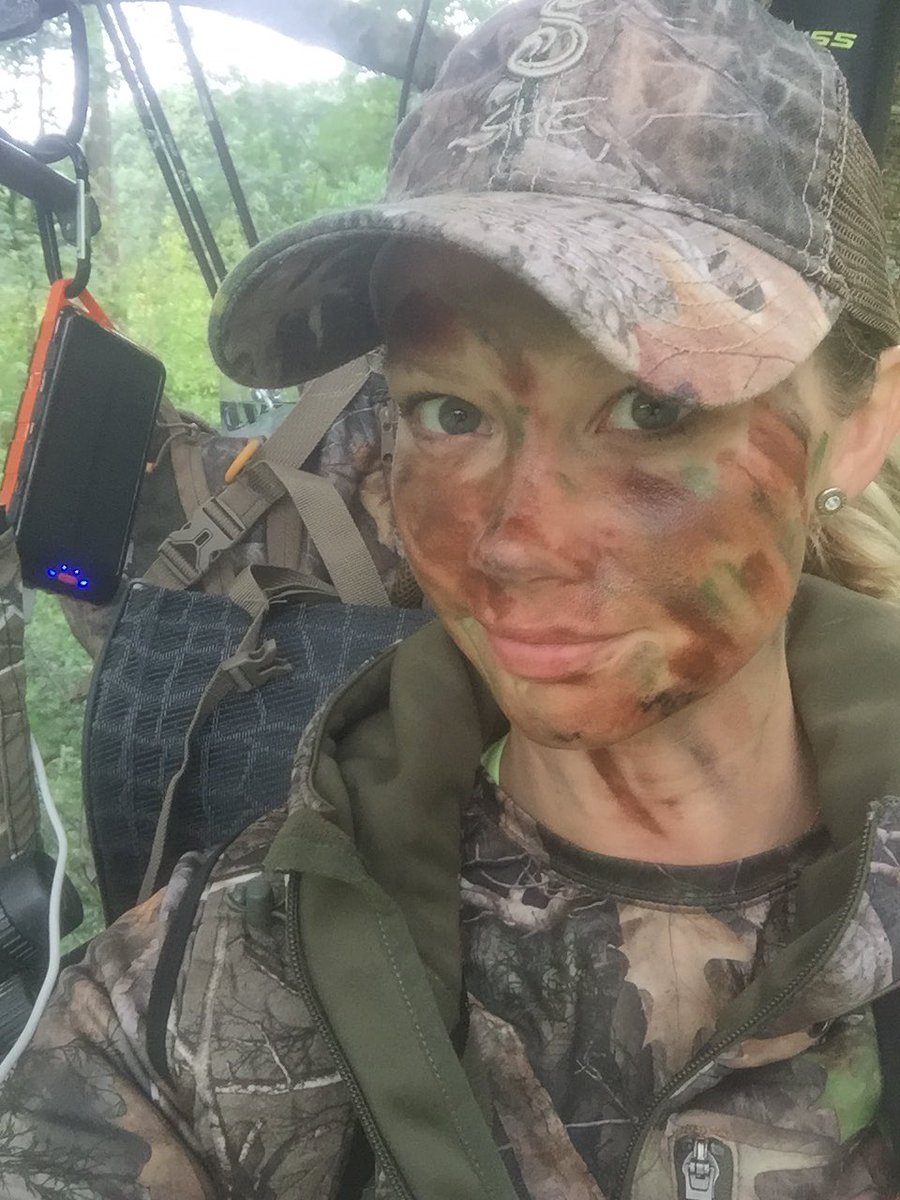 BrittneyGlaze's tweet image. @ToughTested never lets your batteries run low...I'm able to keep my phone and camera charged while hunting all day sits! #madetogotowork