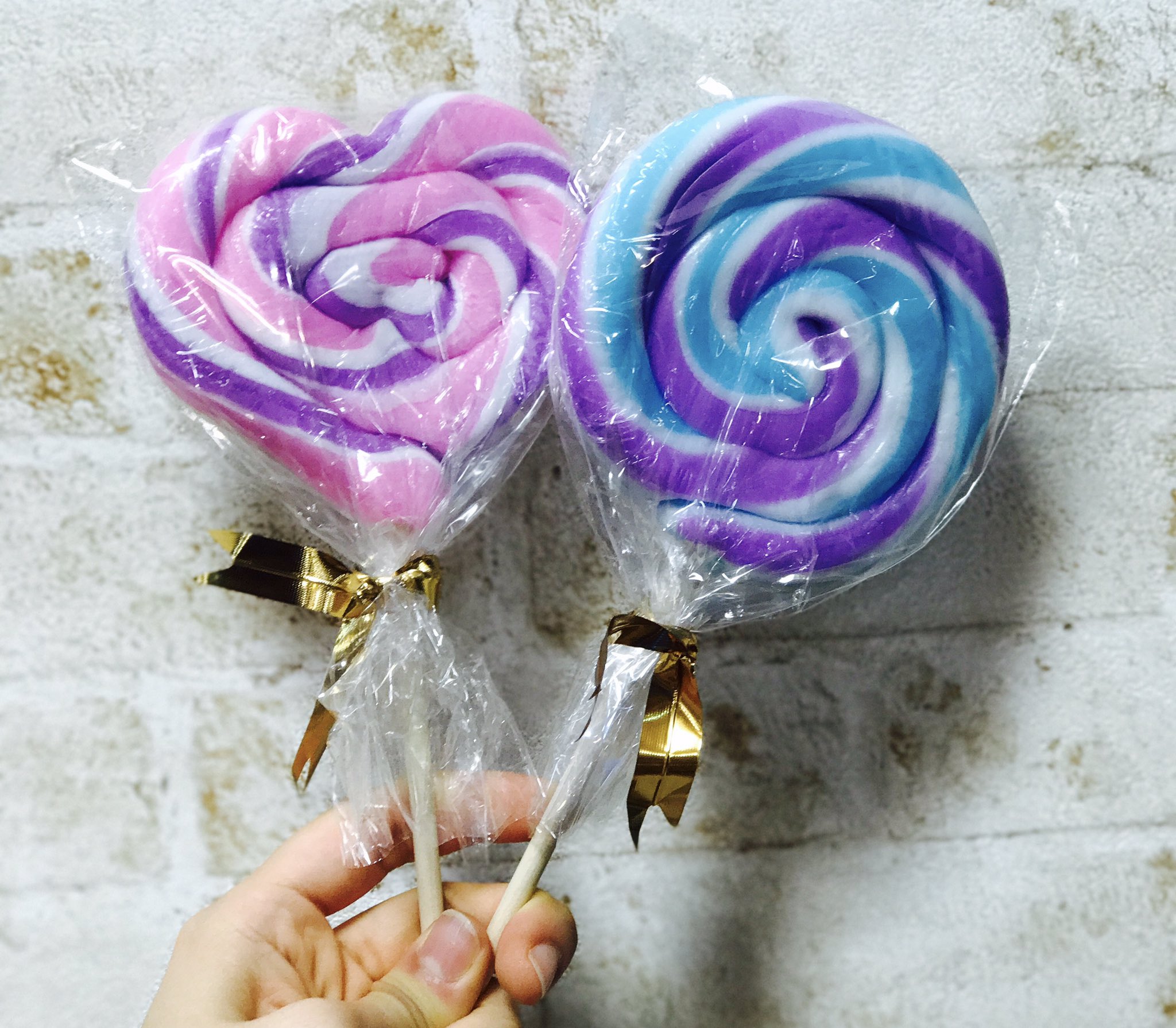 Twitter 上的 サンキューマートセントシティ北九州店 ロリポップキャンディ 可愛い おいしい 大きい お買い得 カラフル可愛いキャンディ 味も コーラ サイダー ヨーグルトピーチ ストロベリークリームなどなど 美味しいフレーバー 盛りだくさんです