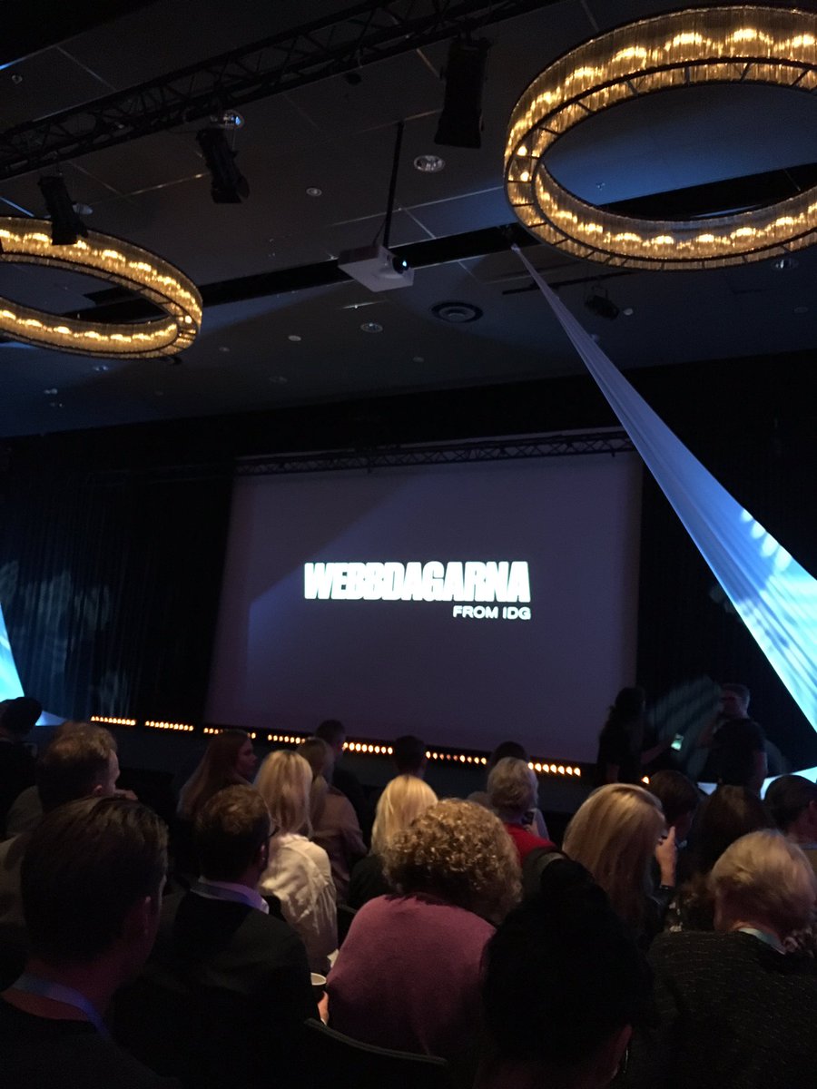 En av Västsveriges mest fotade ljuskronor? Jag hänger nära scenen #Webbdagarna för mesta möjliga event-feeling. @Clarion_Post