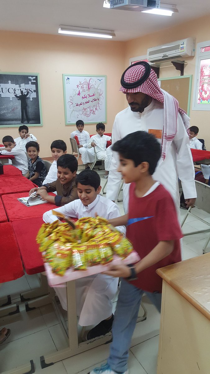 yarmook11's tweet image. اهداء ومشاركة الطالب عامر الغفيلي في بداية العام الدراسي الجديد مع طلاب الصف الخامس