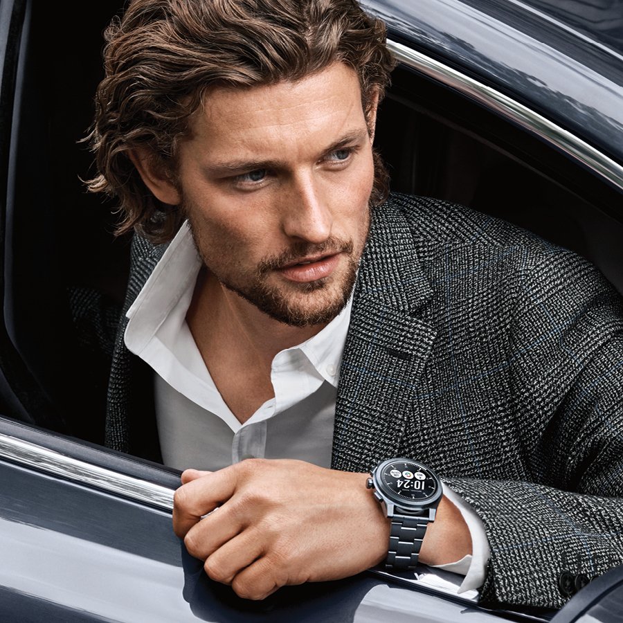 MichaelKorsJP's tweet photo. #ToTheMan テクノロジーにスタイリッシュなテイストを - the Michael Kors Access smartwatch. https://t.co/svpiwydonE #AccessItAll https://t.co/NMmD3sXvWY