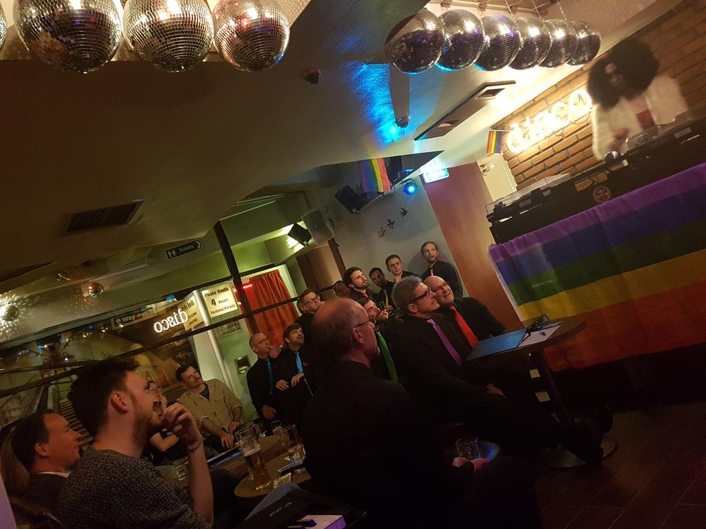 OutInEdi's tweet photo. Following #edfringe entertainment thanks every1 4 coming 2 our "Arts&amp; the LGBT+Community" event🌈Amazing talent,fun,debate&amp; networking #OIE 🌈 https://t.co/UedC96h2JM