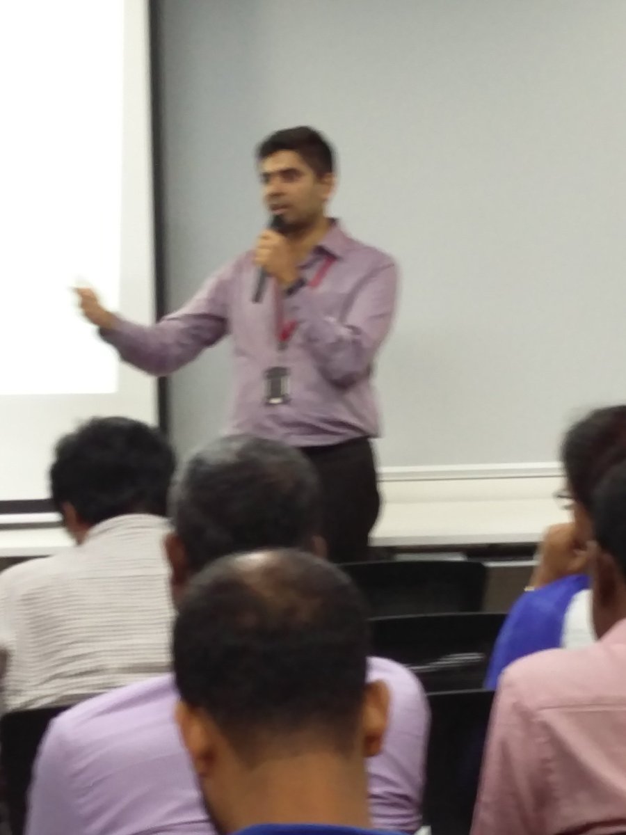 RashmiRj's tweet photo. #tescotechday Prashanth Kuppur, Director of Technology / Expert at Sapient presenting TechTalk on Futuristic Retail at Tesco https://t.co/y9CLvYa69A