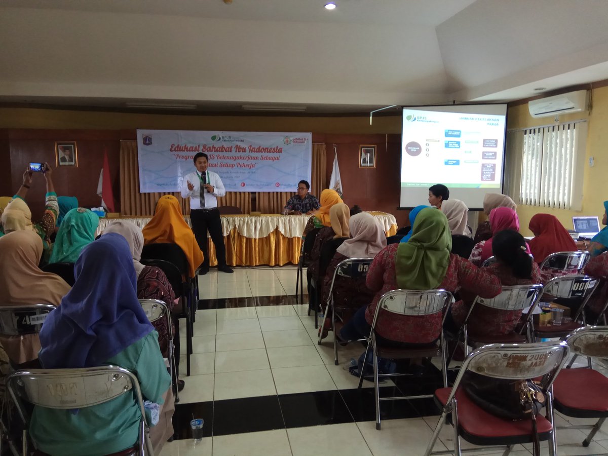 Saat ini sedang dilaksanakan pemaparan materi dari <a href="/BPJSTKinfo/">BPJS Ketenagakerjaan</a> kepada Ibu-Ibu PKK Kelurahan Jati Jakarta Timur