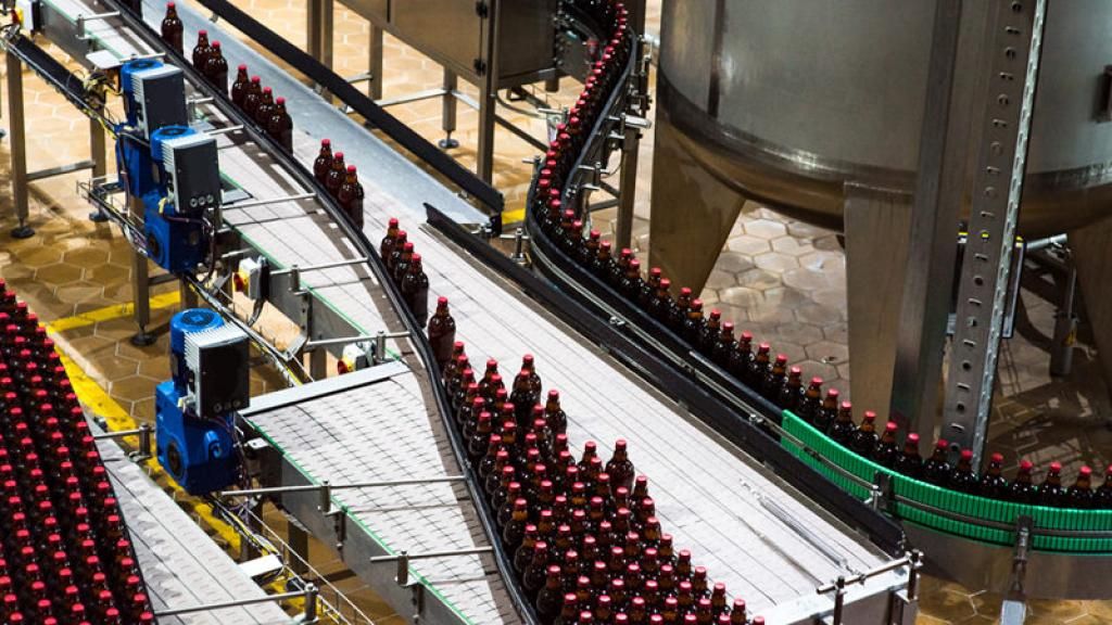 The 10 Best Selling #Beers In The World - 2017 | <a href="/VinePair/">VinePair</a> buff.ly/2xhUK2M