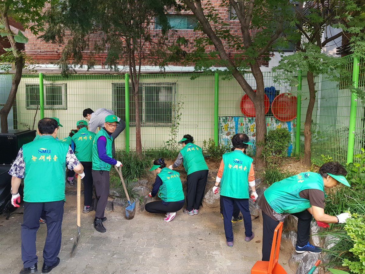 sykofsky's tweet image. 태평3동 추석맞이 시민대청소가
9.19.(화) 7시부터 유관단체원, 청소업체직원, 동직원이 참여한 가운데 실시되었습니다.

관내 쓰레기 취약지 관리 및 대로변 잡초 제거 완료!!

즐거운 추석 명절, 청결하고 깨끗한 태평3동으로 오세요^^

#성남시