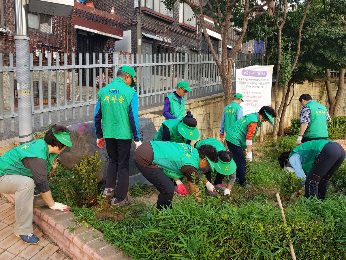 sykofsky's tweet image. 태평3동 추석맞이 시민대청소가
9.19.(화) 7시부터 유관단체원, 청소업체직원, 동직원이 참여한 가운데 실시되었습니다.

관내 쓰레기 취약지 관리 및 대로변 잡초 제거 완료!!

즐거운 추석 명절, 청결하고 깨끗한 태평3동으로 오세요^^

#성남시