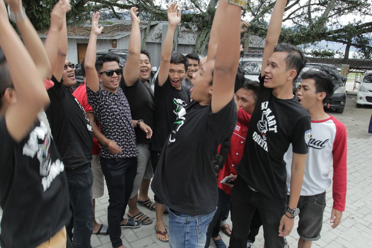 We not just friend but we are really family #kitakitaaxic