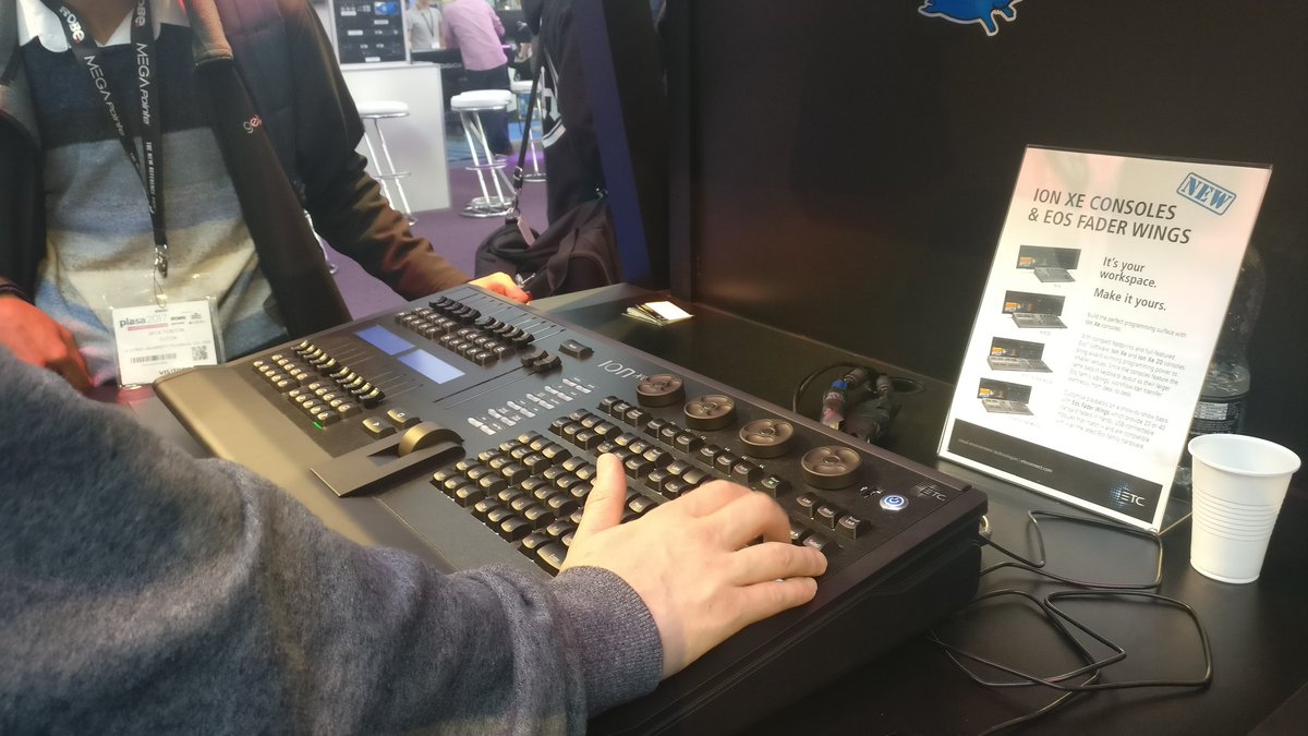 StonexSL's tweet photo. @ETCInc nos sorprende con su nueva consola #ionxe y su compacto #colorsourcecyc. Si estás en @plasashow, pásate por su stand! Te esperamos! https://t.co/QrPCmCEIWZ