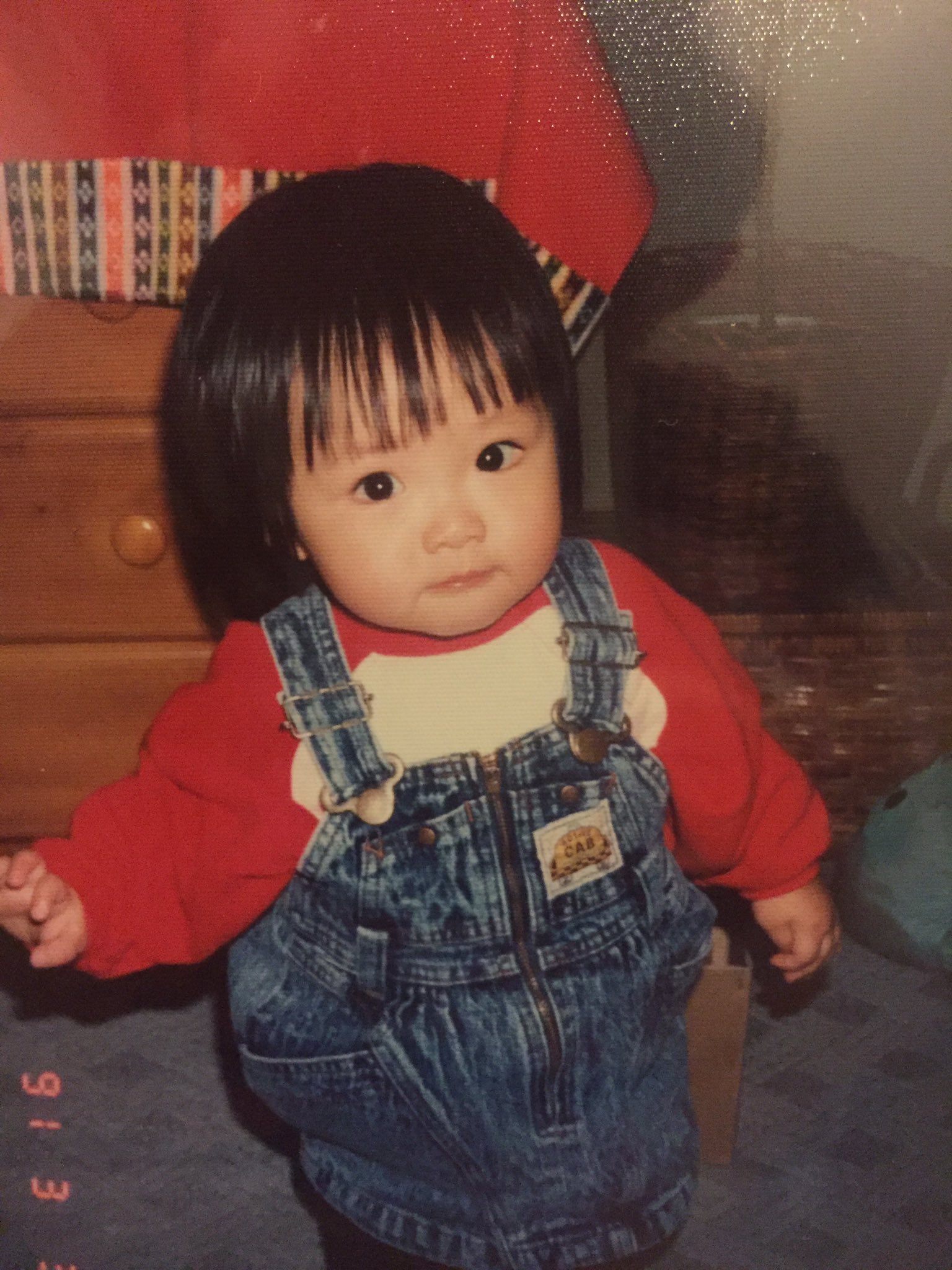 松村香織 Auf Twitter 私のファーストキスは2歳だったみたい 小さい頃の写真が必要で探していたら見つけた 3歳ぐらいまでは本当に顔面レベル高かったんだけどな そして流失したらアイドル生命に関わる中高時代の黒歴史たっぷりのプリクラ帳も見つけ