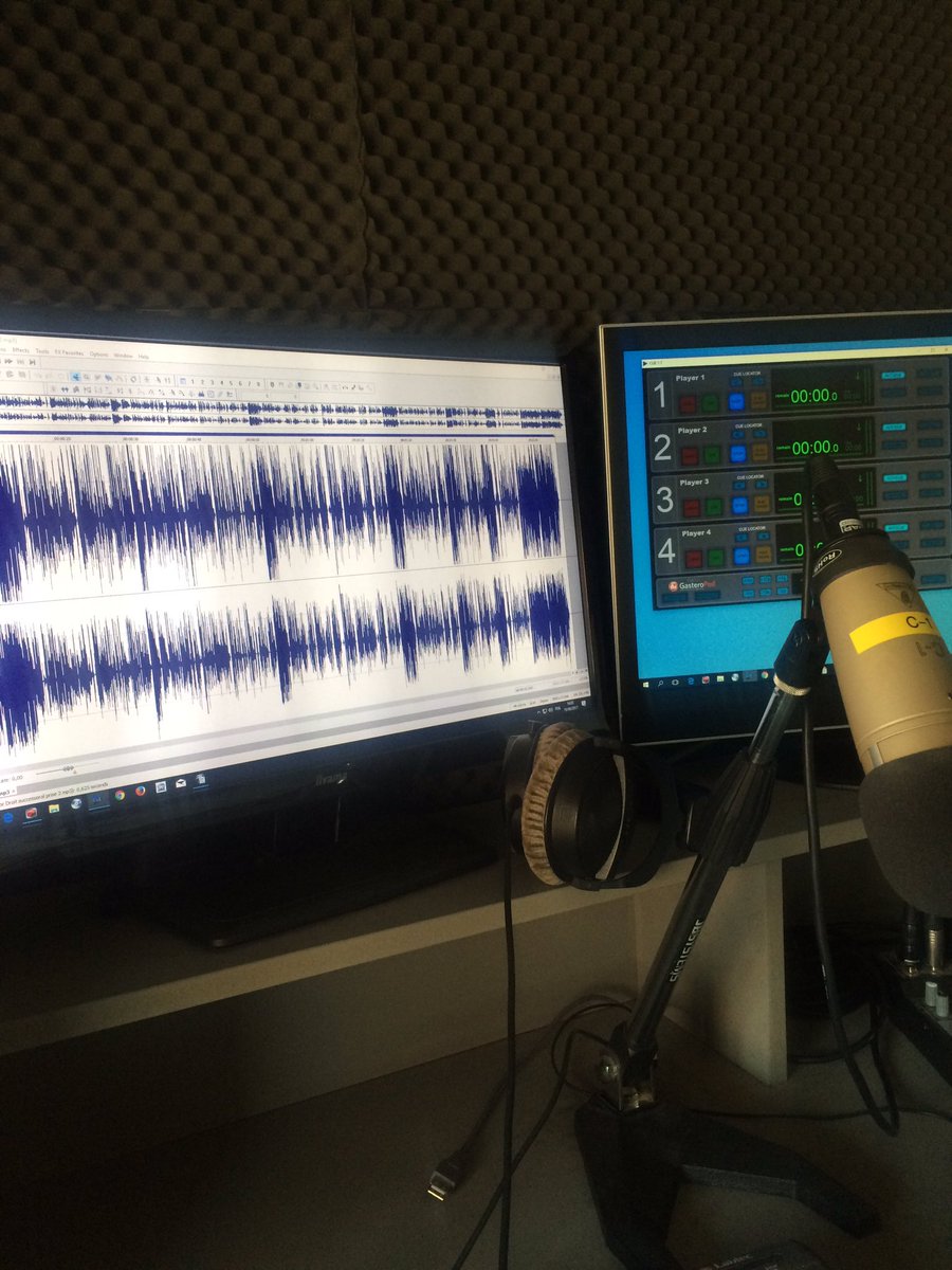 TAVC's tweet image. Session d'enregistrement bien agréable @UpRadioBE avec les avocats du cabinet Célès. Projet bientôt sur les ondes !