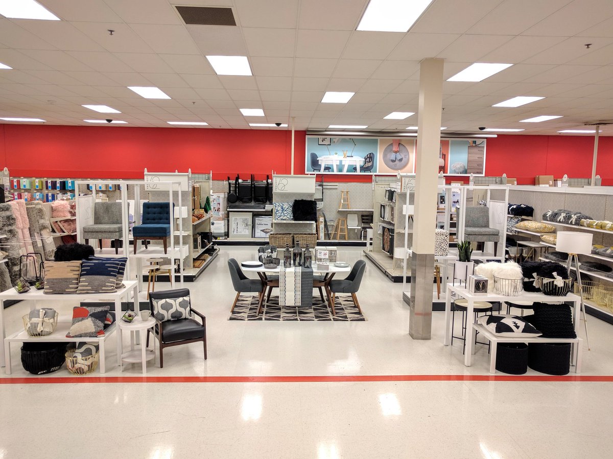 Grant_vmtl's tweet photo. #Project62 is set and ready! #T1419 #midcenturymodern @dxing11 @RylanRankin @krich7 @ZackFromTarget https://t.co/t3UsqJt27P