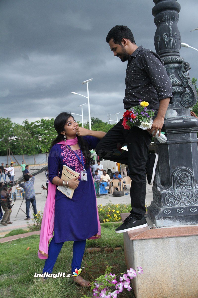 Lovly_Shailu's tweet photo. நீ பேசும் போது
மொழிகளும் 
மௌனம் ஆகிறது!!
பேசாத போது
மௌனங்களும்
மொழியாகிறது!!! https://t.co/LhWFNpAhaH