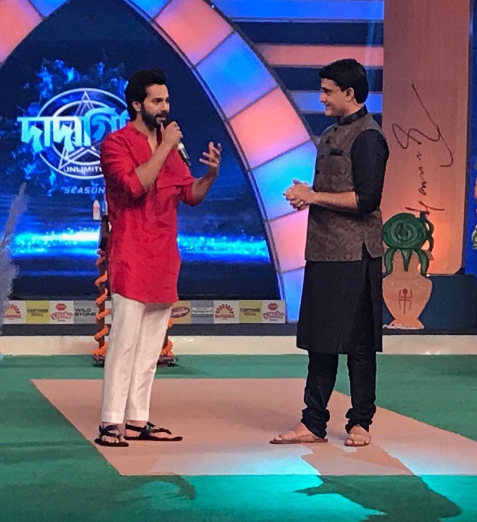Varun_dvn's tweet photo. #dadagiri durga Puja special in Kolkata with @SGanguly99. He's the real dada  and such a humble man  #judwaa2 https://t.co/neGBYav43Q