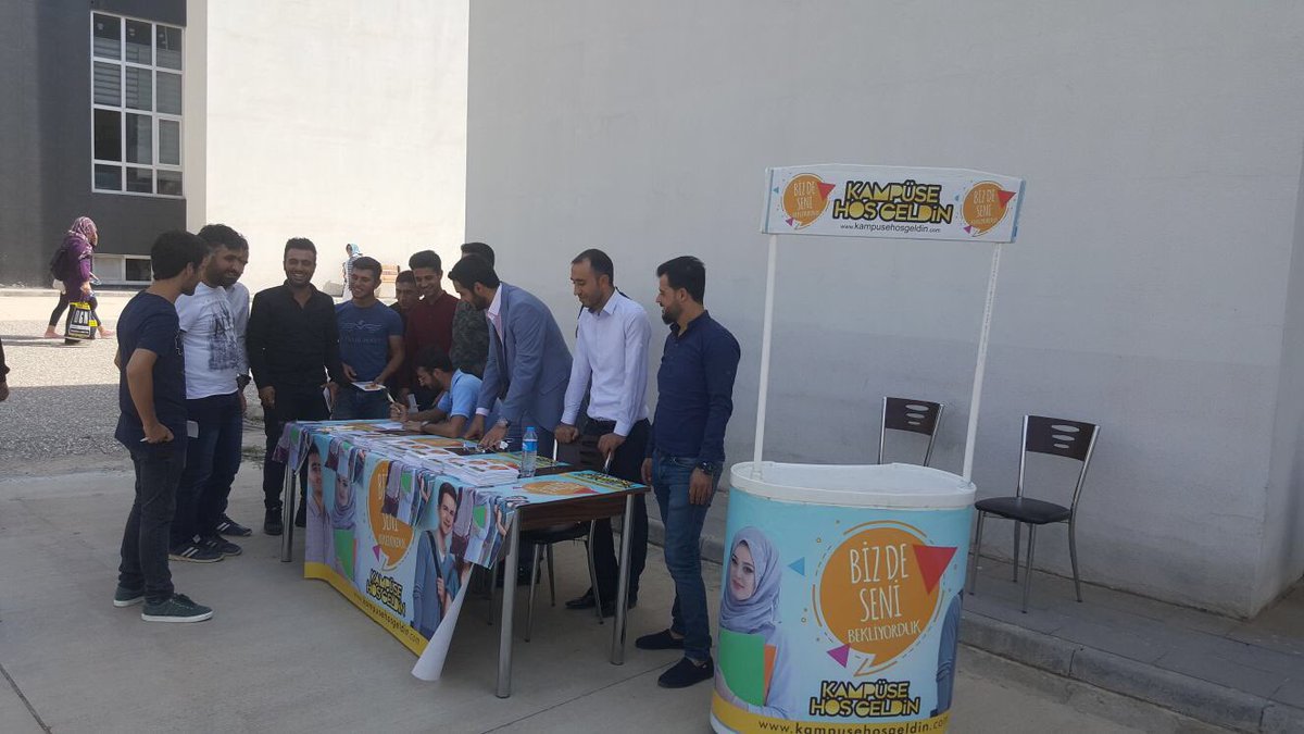 Siirt il gençlik kolları Başkanımız @ak_xursi ile #KampüseHoşgeldin standındayız 
<a href="/BilalEres/">Bilal</a>