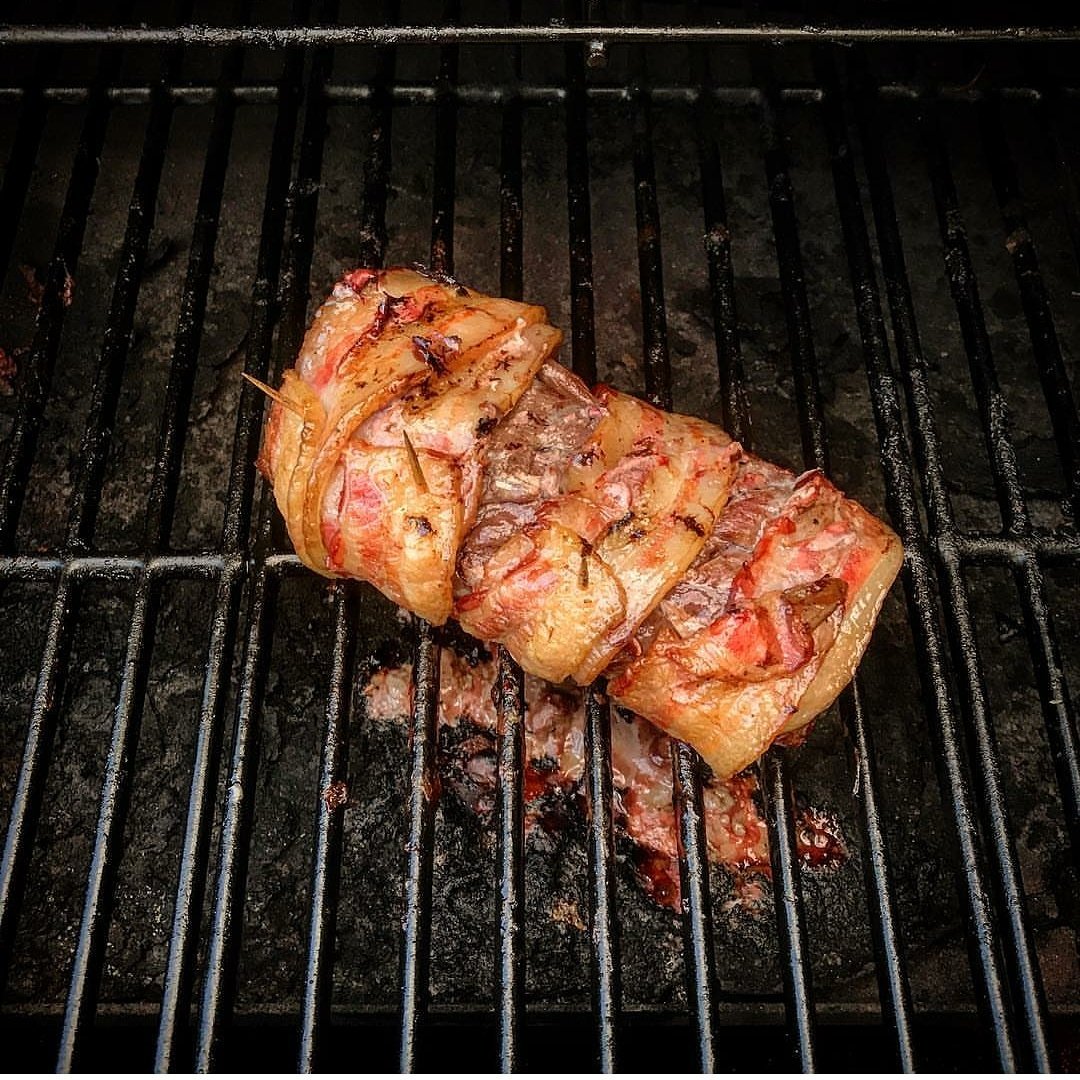 RECOILCarnivore's tweet photo. Grizzly Abner cooking some bacon wrapped venison
#eatwhatyoukill #carnivore https://t.co/XIBFyPYepn