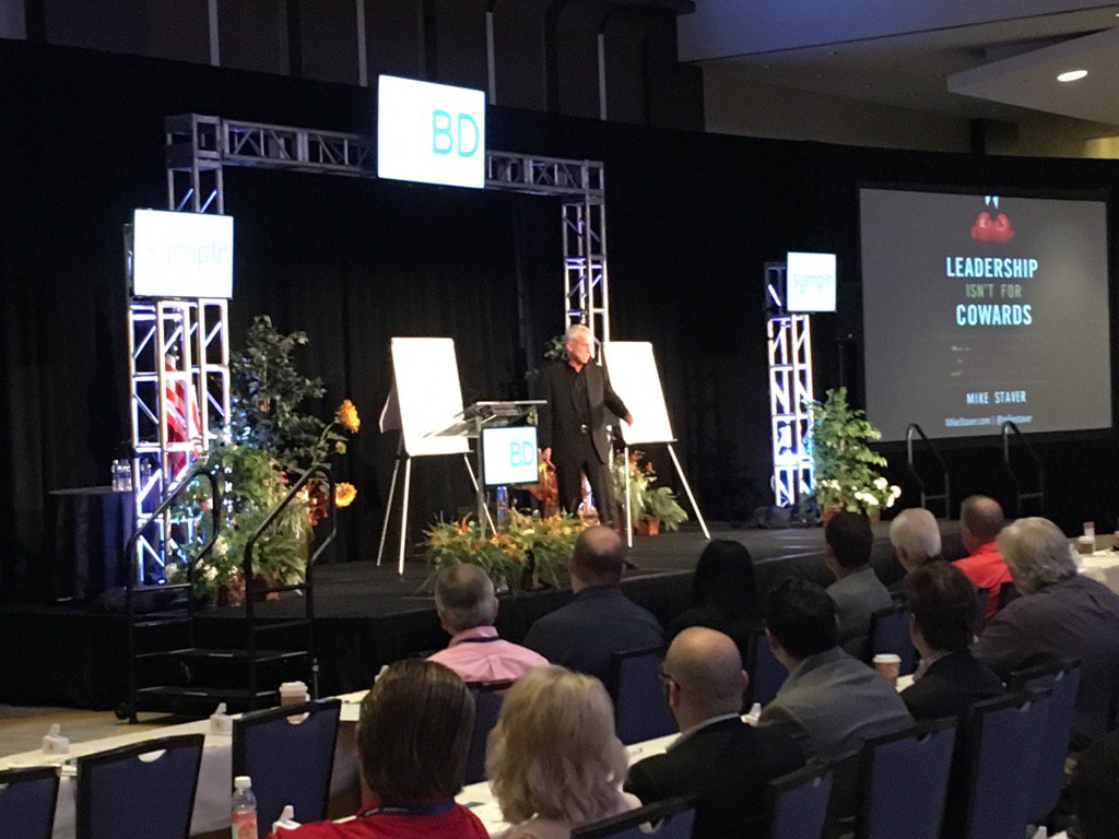 HCP_ReverseExpo's tweet photo. @MikeStaver kicking off the 2017 Fall Hospital OR|Supply Chain meeting "Leadership isn't for cowards" #hcpchicago17 https://t.co/fubDGw5ACo