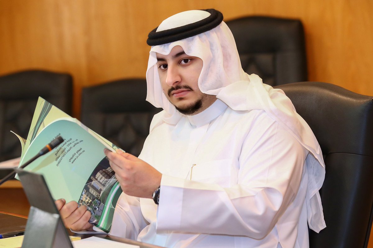 AljoufSA's tweet photo. سمو الأمير عبدالعزيز بن فهد بن تركي نائب أمير المنطقة يناقش مع مدراء الإدارات الخدمية المشاريع الجاري تنفيذها والمستقبلية ويبحث المعوقات. https://t.co/lKSdWdleW6
