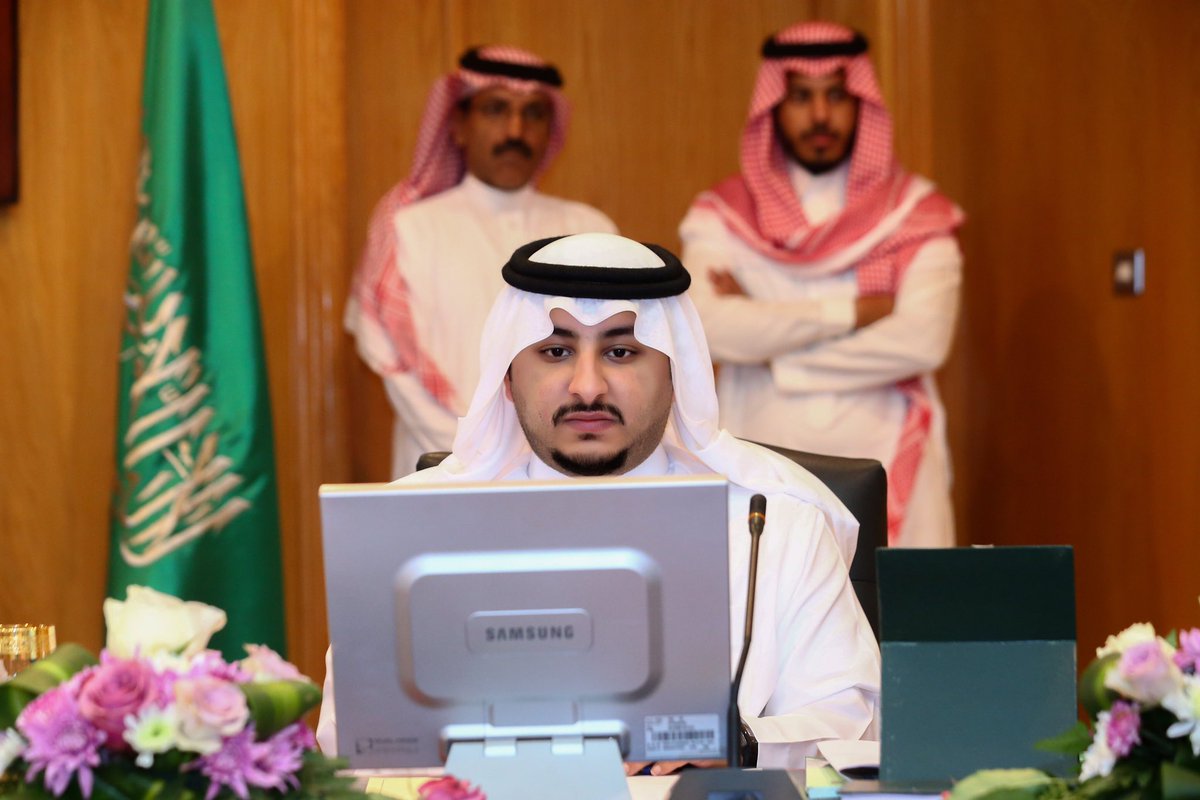 AljoufSA's tweet photo. سمو الأمير عبدالعزيز بن فهد بن تركي نائب أمير المنطقة يناقش مع مدراء الإدارات الخدمية المشاريع الجاري تنفيذها والمستقبلية ويبحث المعوقات. https://t.co/lKSdWdleW6