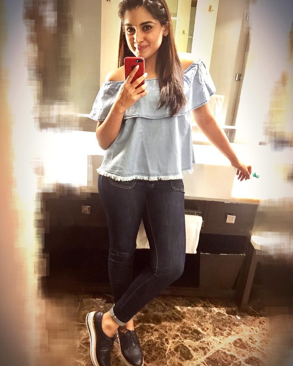 niveda_thomas's tweet photo. #jailavakusa promotions 😍 https://t.co/eJEppKapmy