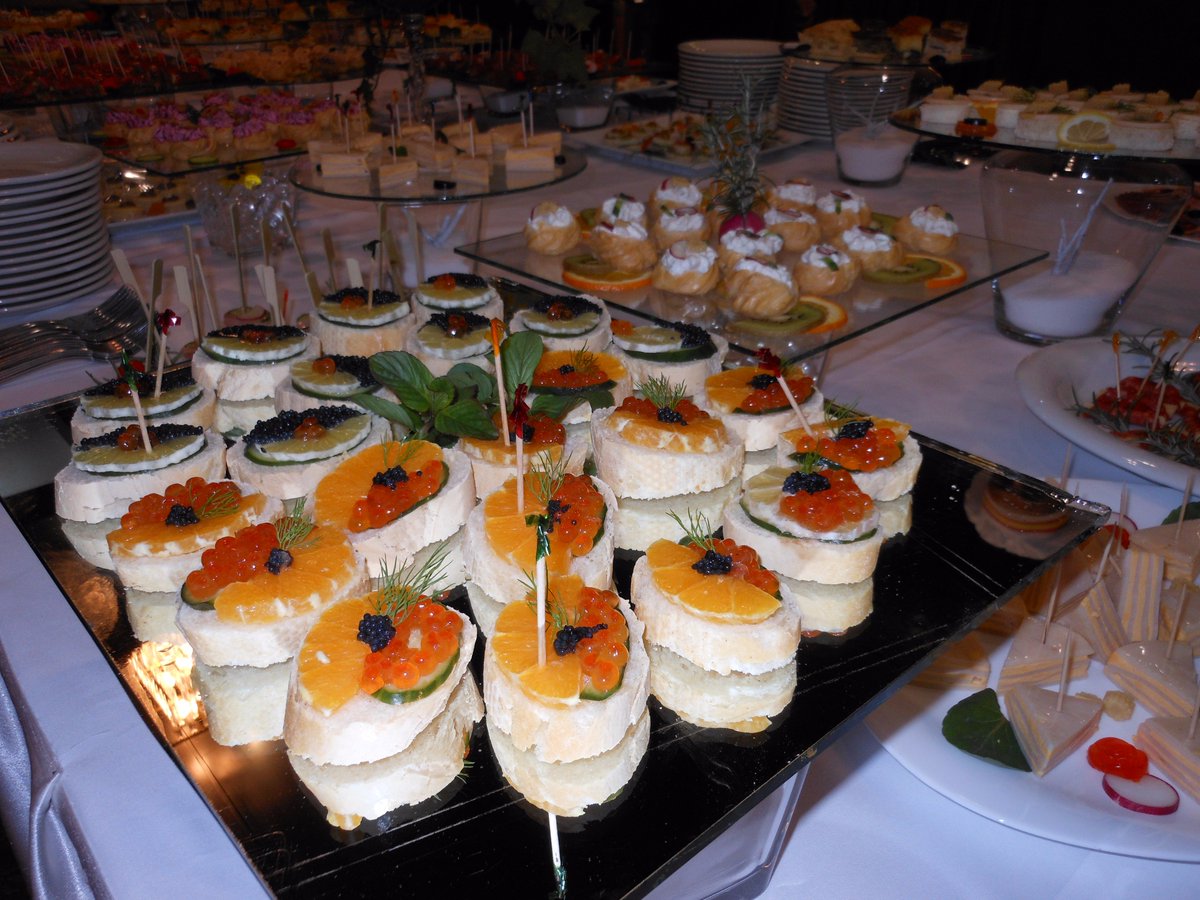 Someone for #caviar maybe?😉👌
#Коктели за различни #желби и вкусови?
Комплетна #услуга од #Хотел Континентал
#шведскамаса #кетеринг #скопје