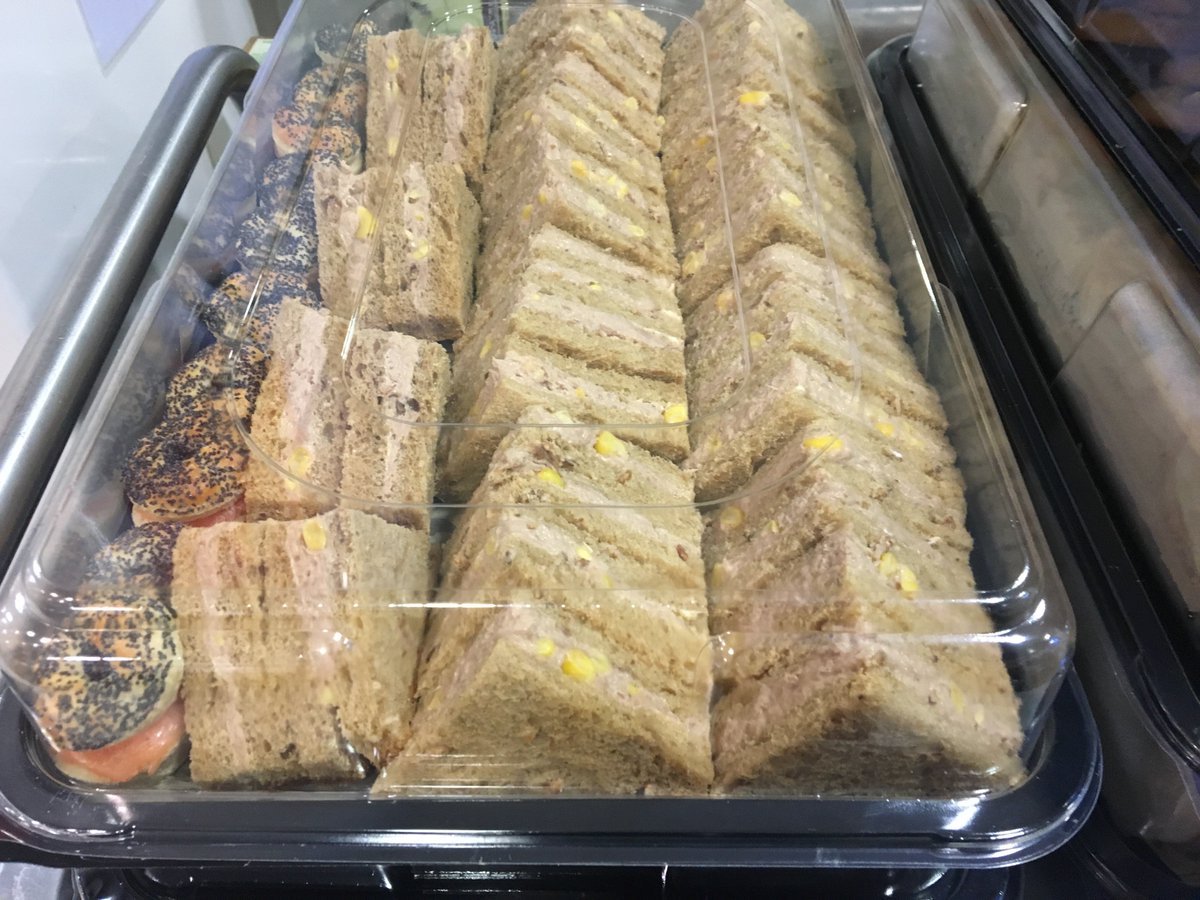 Have some PRO efficient #sandwich placement from the #caterers over at Bartlett Mitchell, who bought our large #platters !
<a href="/cateringbm/">BM caterers</a>