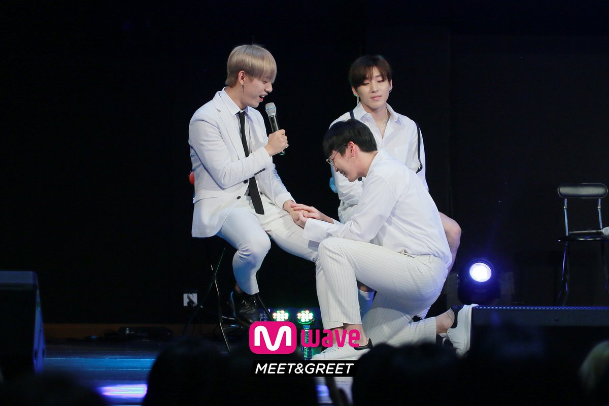 OfficialMwave's tweet image. [MEET&amp;amp;GREET : THE BEHIND] 170918 @BAP_Fanstaff #BAP
📷More! bit.ly/2wCUPdO
#비에이피 #밋앤그릿 @BAP_Daehyun @BAP_Youngjae @BAP_Himchan
