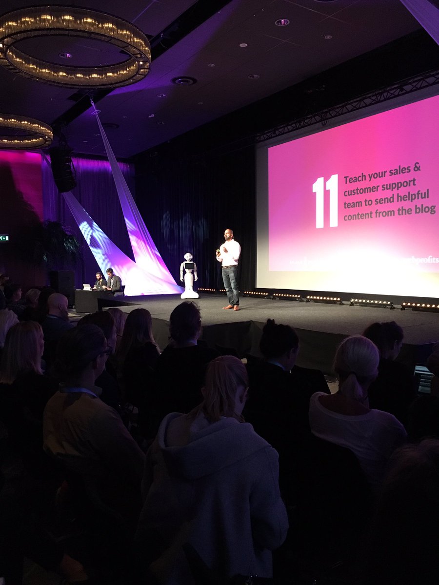 Många bra medskick om #content från <a href="/sujanpatel/">Sujan Patel</a>. Ex: med bra content lär du på allvar känna dina kunder. Content = kunskapsmaskin.