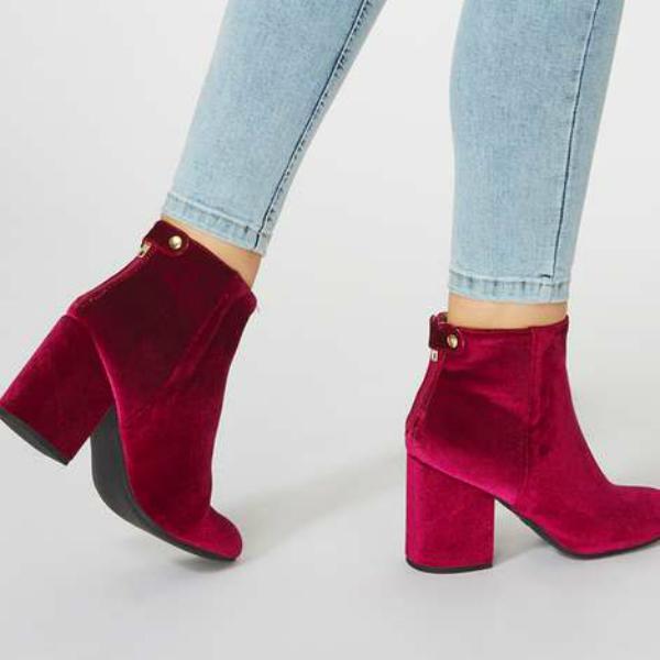 Dorothy_Perkins's tweet image. It's #TuesdayShoesday! 👠🎉 RT to win these gorgeous Cerise Velvet Boots: bit.ly/2wDrobm