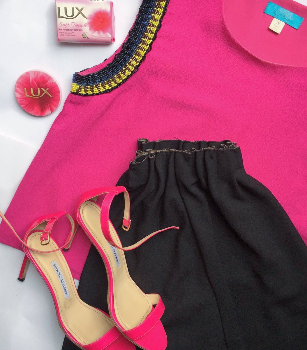 KaylahOniwo's tweet photo. #ootd inspired by #luxSoftTouch 🌺🌺🌺 Alluring and Subtle . This fragrance is all shades of femininity @houseofluxng 🌺🌺 https://t.co/8pkKw1sThQ