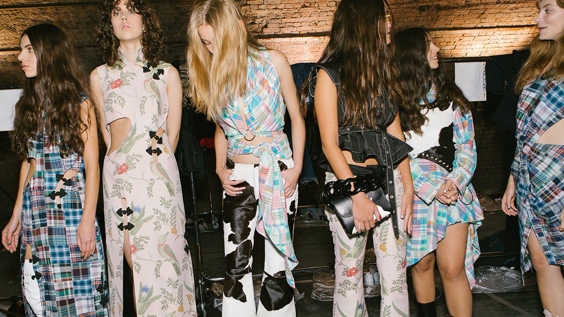 VogueRunway's tweet image. See all the behind-the-scenes action at London Fashion Week Spring ’18: vogue.cm/puu9Z8H