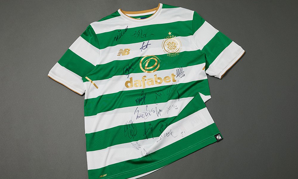 KitbagUK's tweet photo. *WIN* a signed @celticfc shirt. 😍

Simply FOLLOW, LIKE, RT and Tweet us a green emoji for a chance to win. You have 24 hrs...GO #KBGiveaway https://t.co/8RA4apCCpP