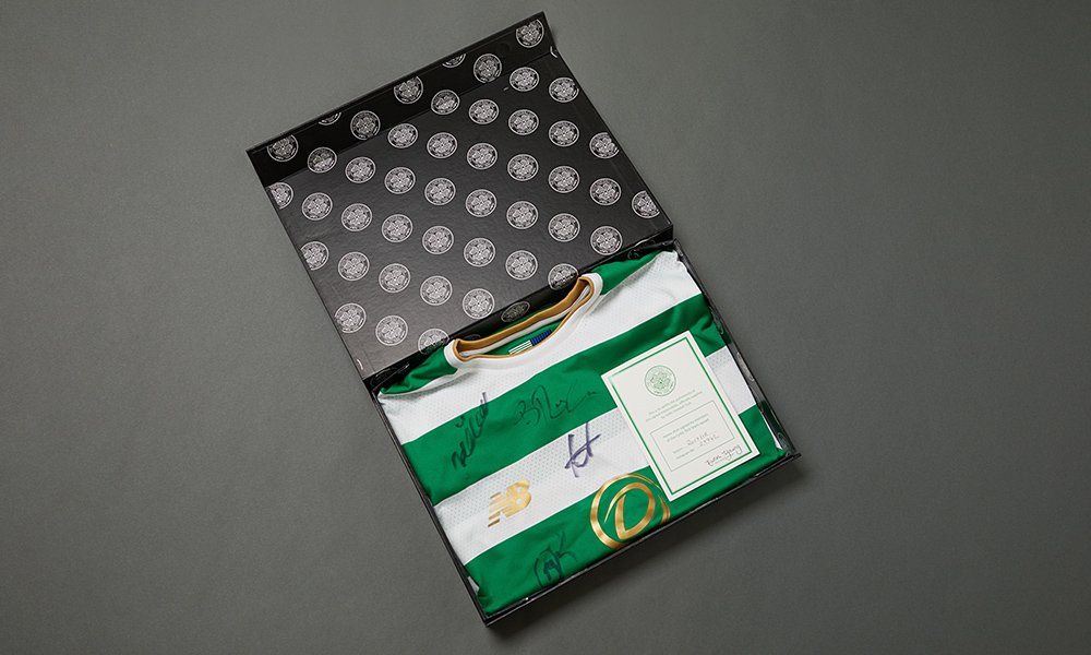 KitbagUK's tweet photo. *WIN* a signed @celticfc shirt. 😍

Simply FOLLOW, LIKE, RT and Tweet us a green emoji for a chance to win. You have 24 hrs...GO #KBGiveaway https://t.co/8RA4apCCpP