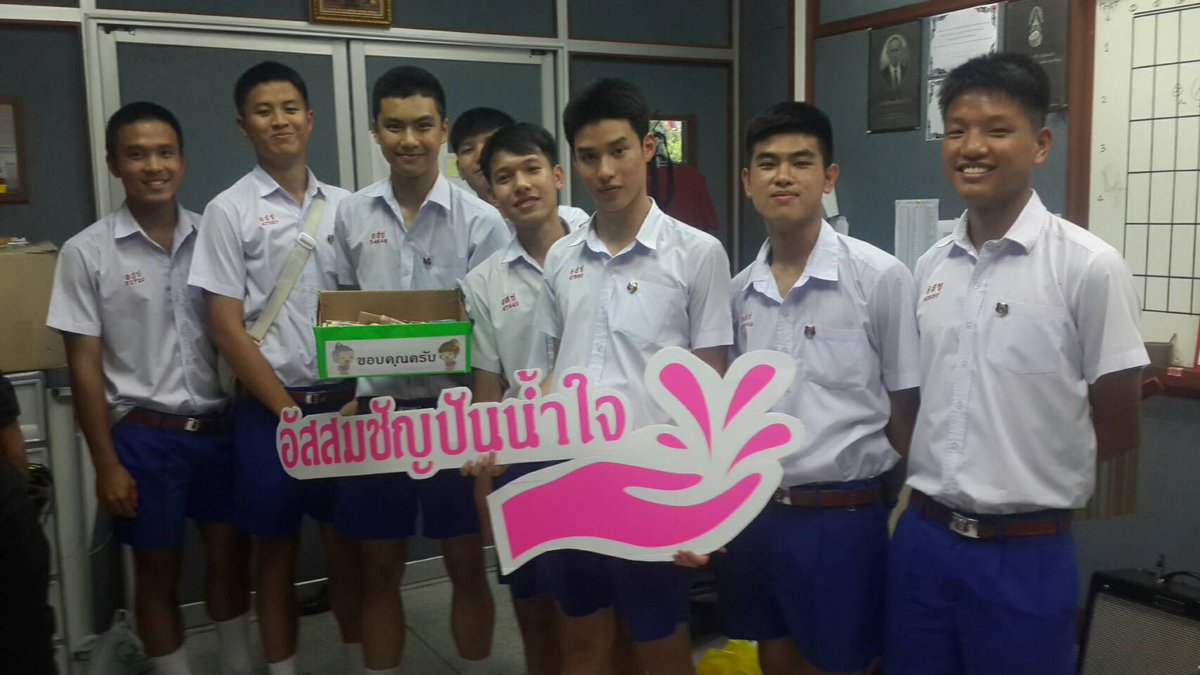 ohmpawatt's tweet photo. ขอบคุณทุกๆคนที่มาร่วมกันทำบุญกับ อัสสัมชัญปันน้ำใจนะครับ ยอดรวม 7,613฿ จะนำไปช่วยผู้ประสบภัยครับ เลิ้ฟๆ กลับบ้นกันดีๆเน้อ😚😍 @peakpeemapol https://t.co/ullNbHkSgn