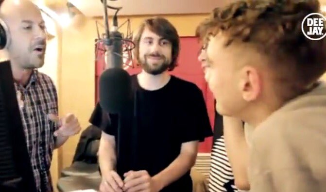 Dancemad22's tweet photo. My favourite @yearsandyears interview thing? When Mikey &amp; Olly lock eyes (especially if it's at Emre's expense...) 😎 https://t.co/WsMOLg0iiN