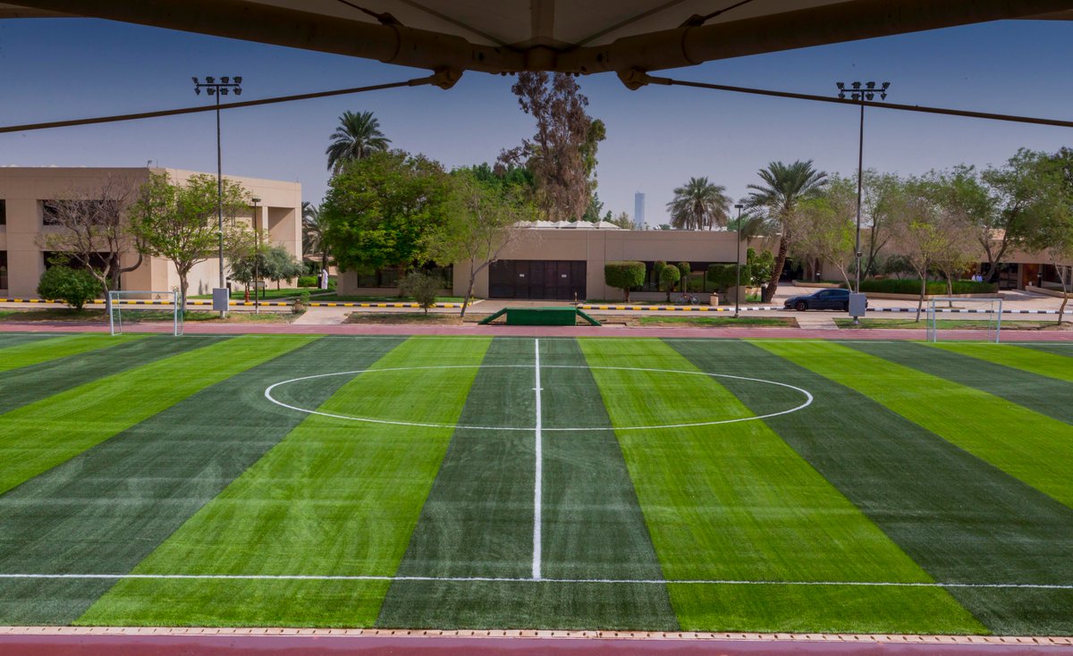 KFSCHOOL's tweet photo. تم بحمد الله تطوير ملعب كرة القدم الرئيسي بمدارس الملك فيصل بما يتوافق مع متطلبات الفيفا https://t.co/wTVFJEomn4