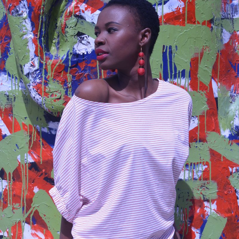 DesrayDesigns's tweet image. Soft &amp;amp; edgy, this top has a beautiful, loose drape with modern batwing sleeves &amp;gt;&amp;gt; R720 Shop our Holly Hock Top &amp;gt;&amp;gt; ow.ly/34lO30fg6mT