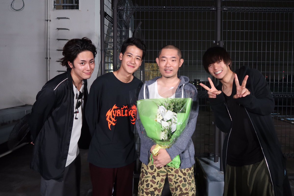 bokuyari_ktv's tweet photo. 【まもなく僕やり最終回☺︎】
凡下高メンバー！
気がつけば、お茶の間にキャラクターが浸透していました。
世間話が広がって、3000人の前でライブもやりました。
真夏の約4ヶ月の撮影を駆け抜けました。
ドラマのクランクアップも4人で！
(厳密にはパイセンのところに3人が駆けつけた) https://t.co/HllyL43595