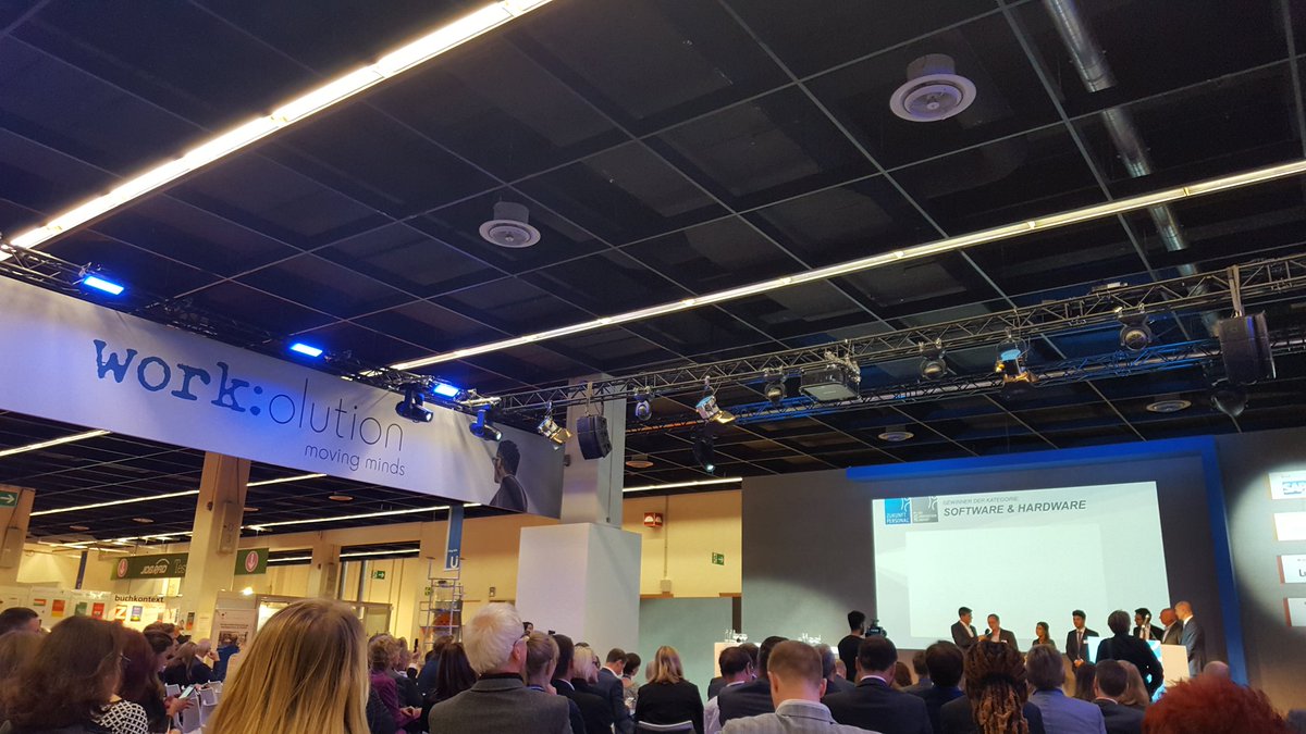 mosch_tobias's tweet photo. Die Verleihung des HR Innovation Anwards 2017 #workolution #moving minds #keynote2017 #zukunftpersonal #zp2017 #zp17 #innovation https://t.co/twKg0oOeKP