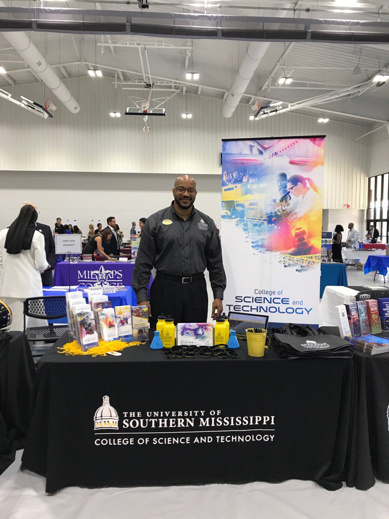 andrejheath's tweet photo. Representing Southern Miss at St. Andrew's Episcopal School College Fair! @usmscitech @USMGoldenEagles #SMTTT https://t.co/8EL9WuAqrT