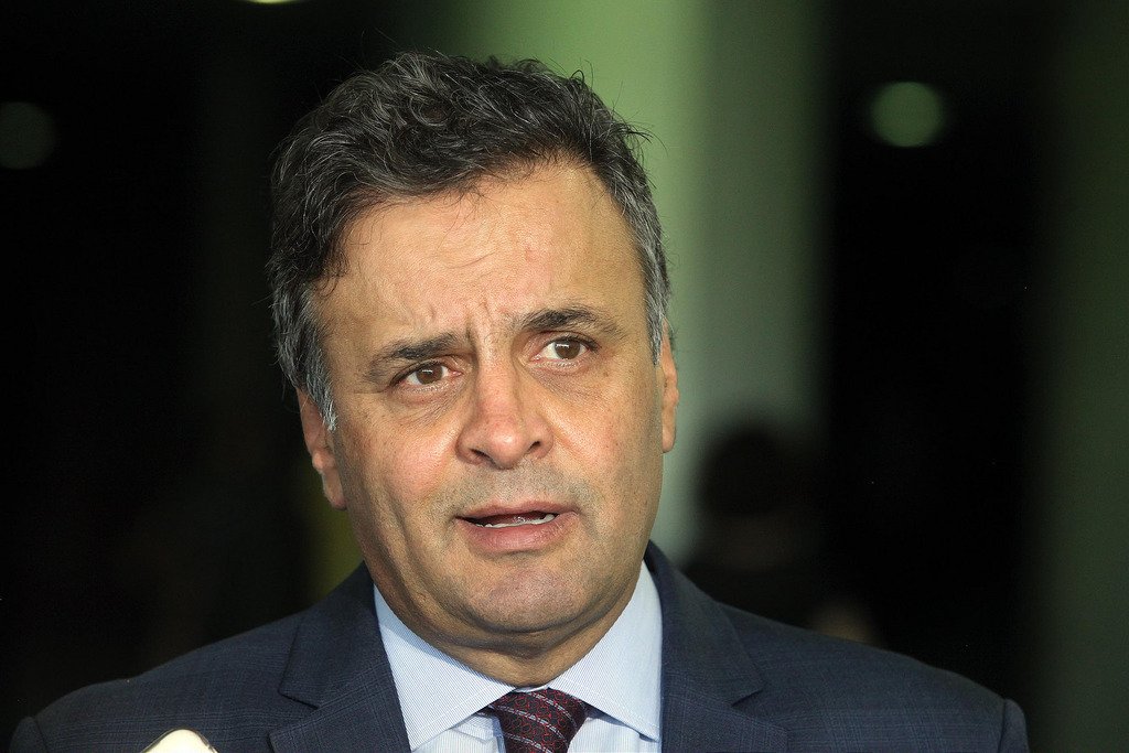 O julgamento de mais um pedido de prisão contra o senador Aécio Neves (PSDB-MG) é adiado pelo ministro Marco Aurélio Mello, relator do caso.
