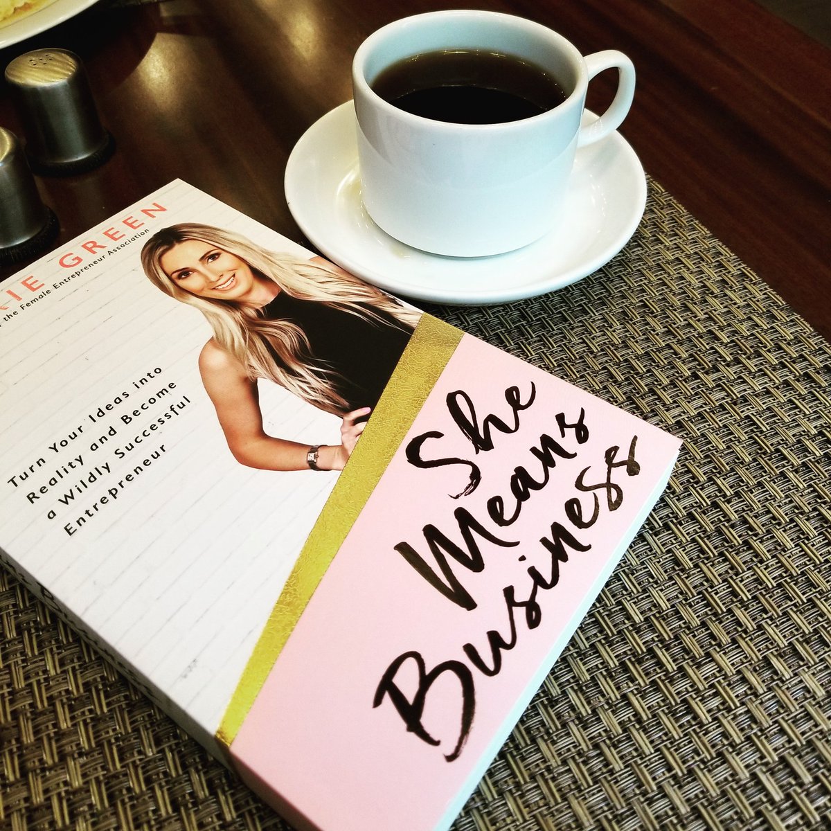 sumusathi's tweet photo. Cup of Ceylon tea with some #Inspiration in #SriLanka https://t.co/USqp2eEOox