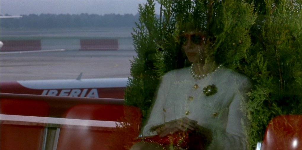 lecinema_'s tweet photo. "Tacones lejanos" (Pedro Almodóvar, 1991) https://t.co/suYbZr9KAD