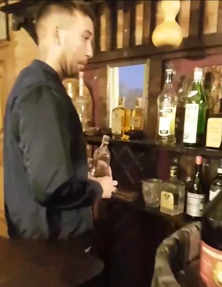 danybriga's tweet photo. La faccia che assumo quando penso a quando uscirà il disco di @MattiaBriga https://t.co/ZYetJMihow