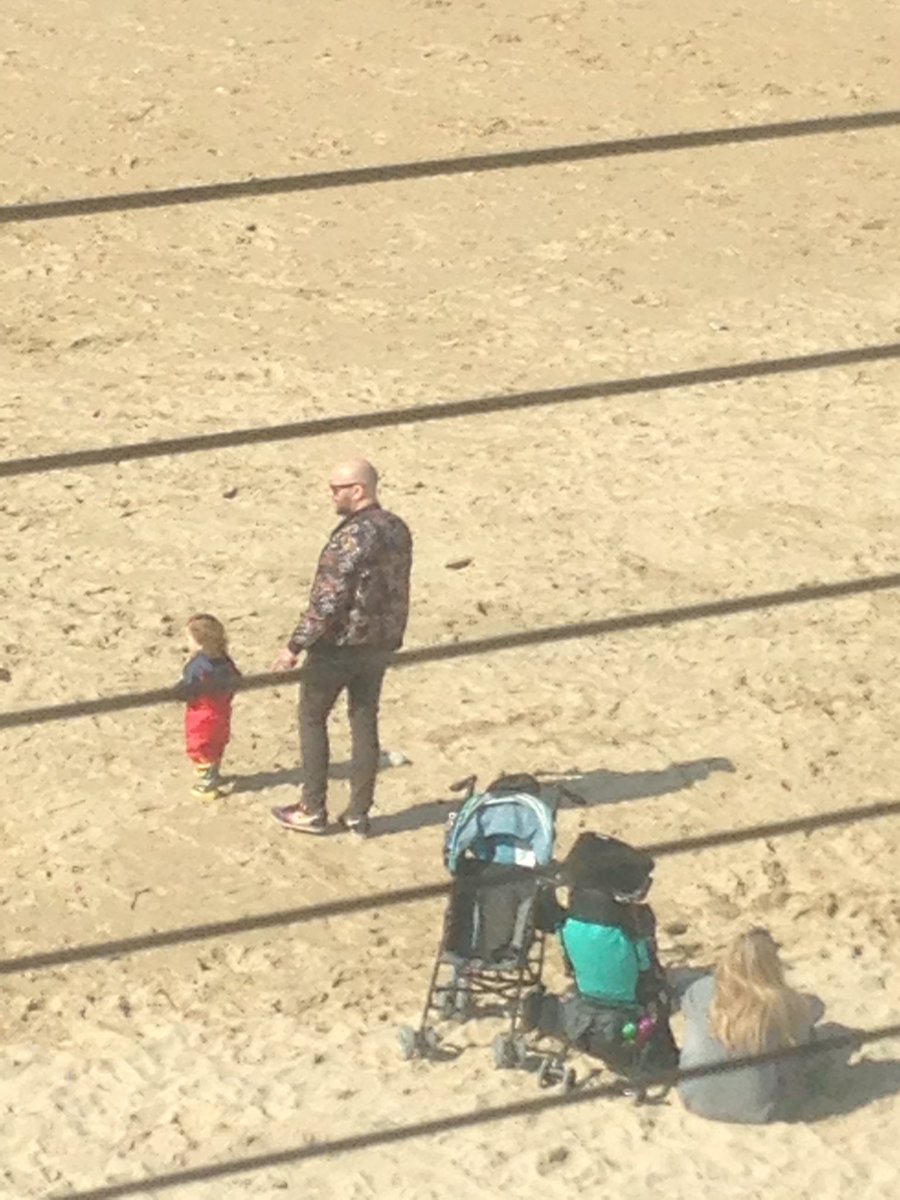 SamuelCoad's tweet photo. @Sam___Murphy what you doing down Fistral with your wife and kids....🤔 https://t.co/Jn0IejZAfV