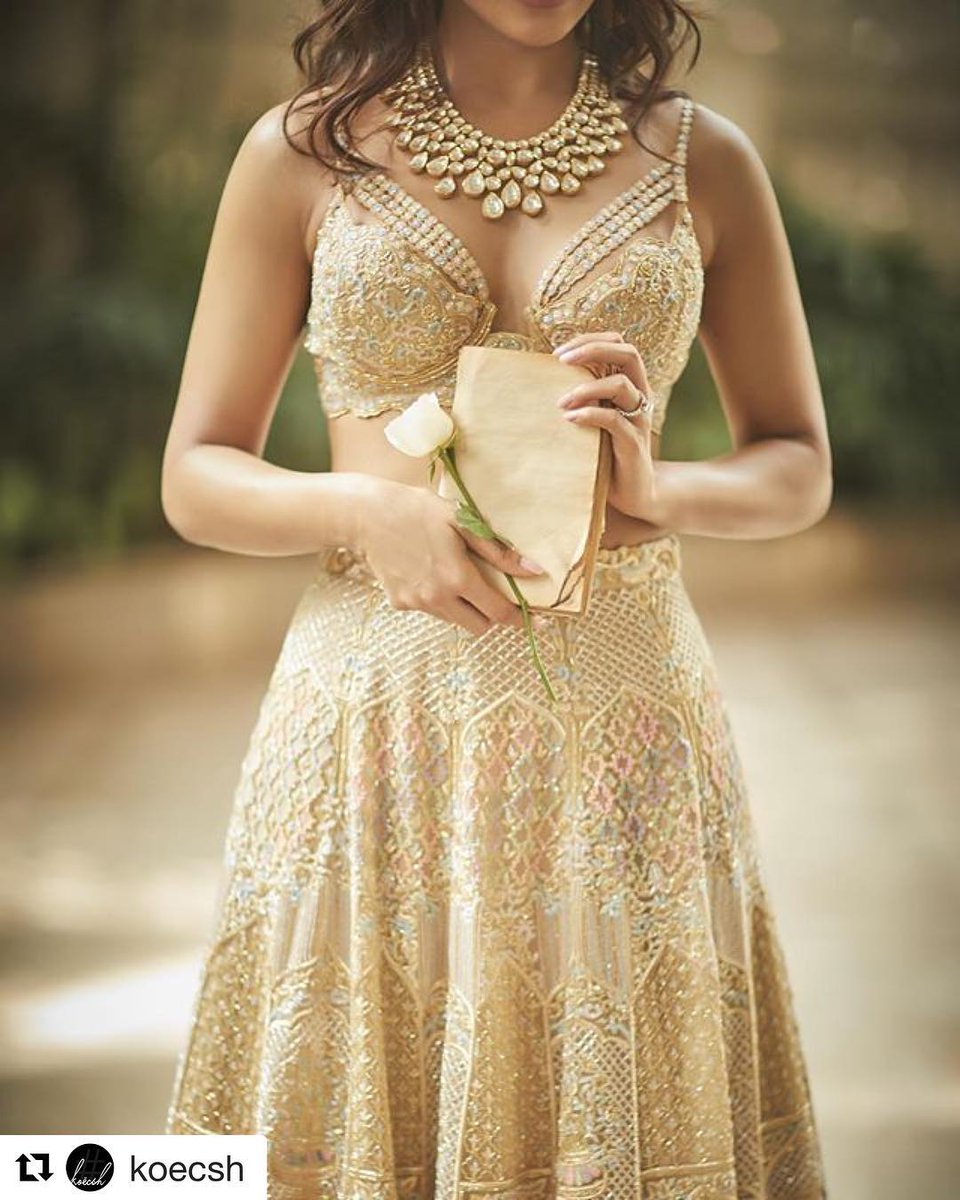 toptamilnews's tweet photo. சமந்தாவின் ‘லவ் ஸ்டோரி லெஹெங்கா’ பாருங்க..!
#Samantha #LoveStory #WeddingLehenga #KreshaBajaj #Koecsh
@chay_akkineni @Samanthaprabhu2 https://t.co/wt0Er56f3P
