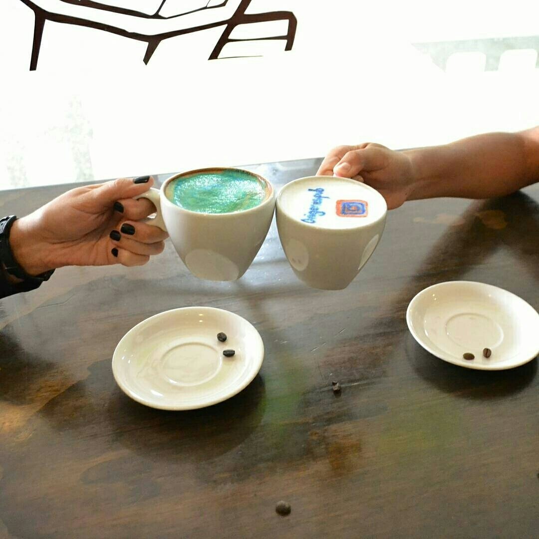 cclasamericas's tweet photo. Por esa taza de café y ese(a) amig@ incondicional☕😄 ¡Celebremos! 🕺en @origenespub https://t.co/G3xtS3LoNR