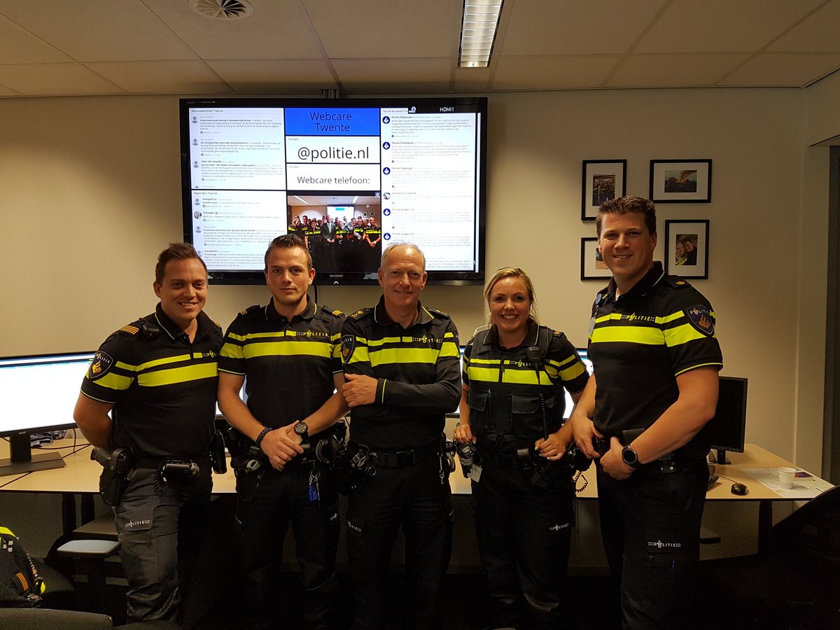 oscardros's tweet photo. Bezoek aan #webcare twente indrukwekkende innovatie vanuit 'doen is het nieuwe denken' #politievandetoekomst https://t.co/8bC6WtW0ZM
