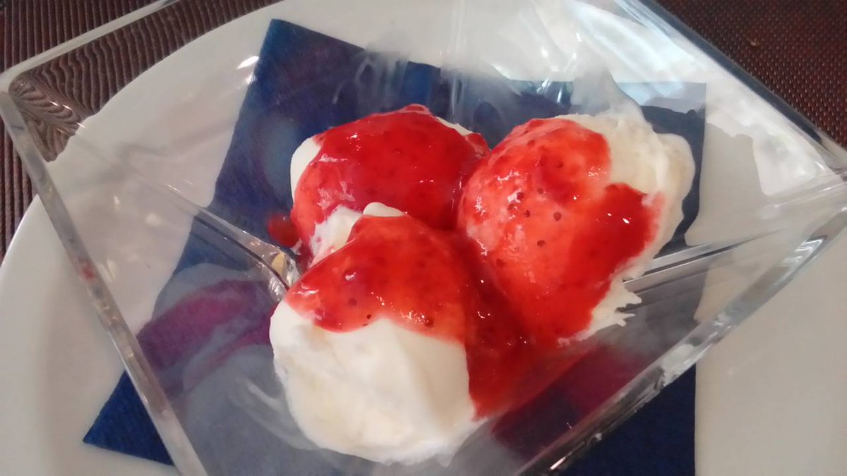 Gaia_bio's tweet photo. Gelato Fior di latte ( da latte fresco) e salsa di fragole fresche, per finire un pranzo come #Bio comanda. Da https://t.co/VgSY7otqKl. https://t.co/0Ck3bvrUGs